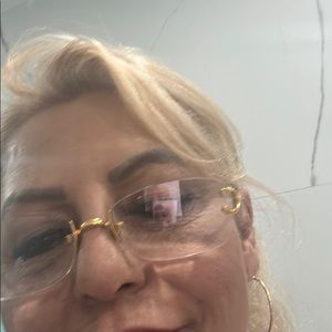 Meet your Posher, Odalis